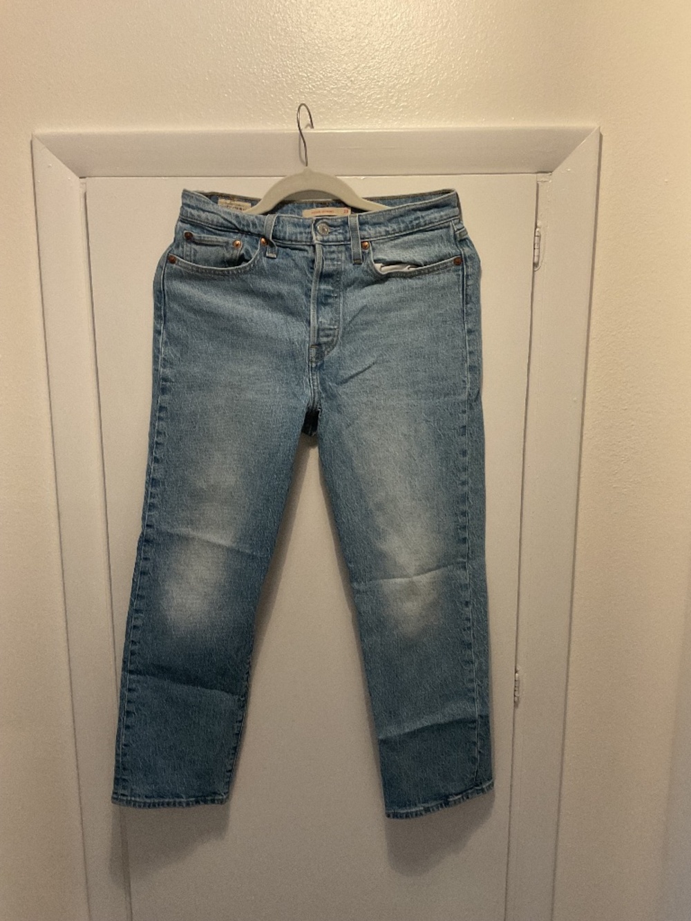 Levi’s Wedgie Straight Ankle Denim, Distressed Light Blue Wash, 28W-26L